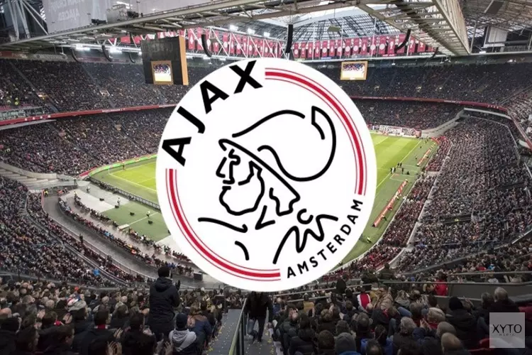 Titelstrijd weer spannend: Ajax met tien man langs PSV