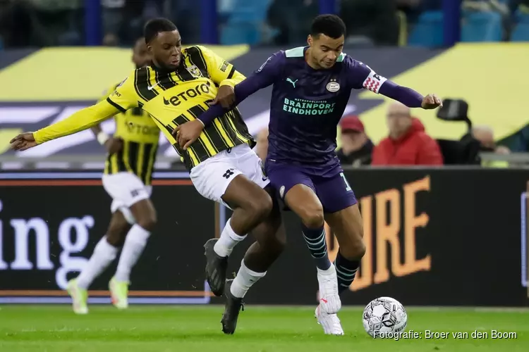 PSV overtuigend langs Vitesse