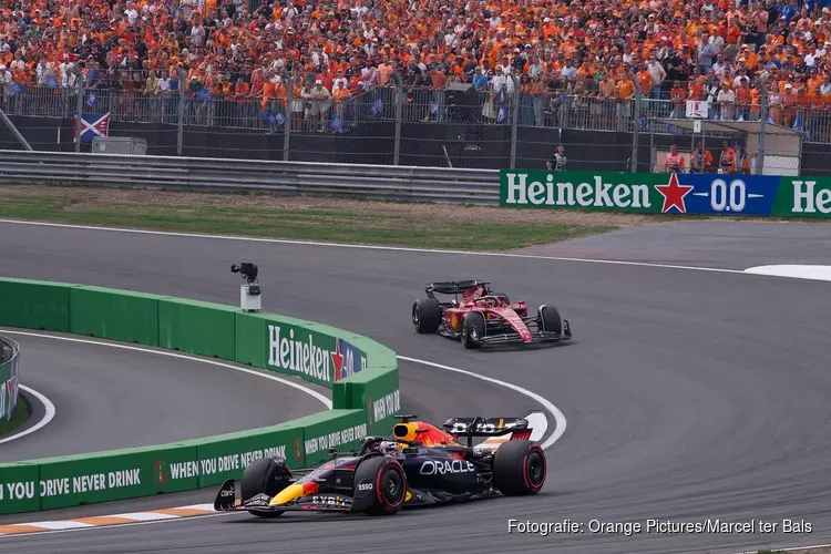 Verstappen toont suprematie op Zandvoort