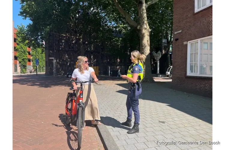 Handhavers gaan vanaf 2 augustus ook fietsers bekeuren op verkeersregels