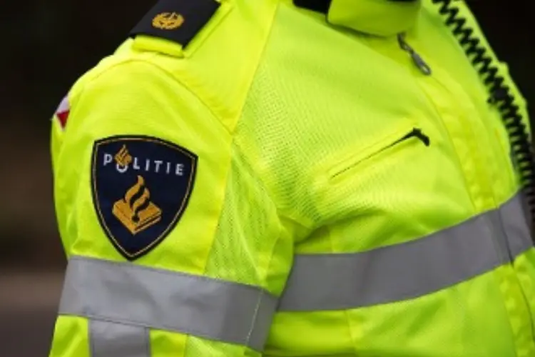 Geld, sigaretten en auto’s in beslag genomen bij verkeerscontrole op A2