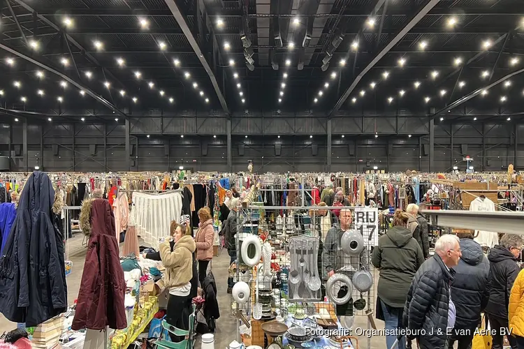 Super Snuffelmarkt Tweede Kerstdag in de Brabanthallen Den Bosch